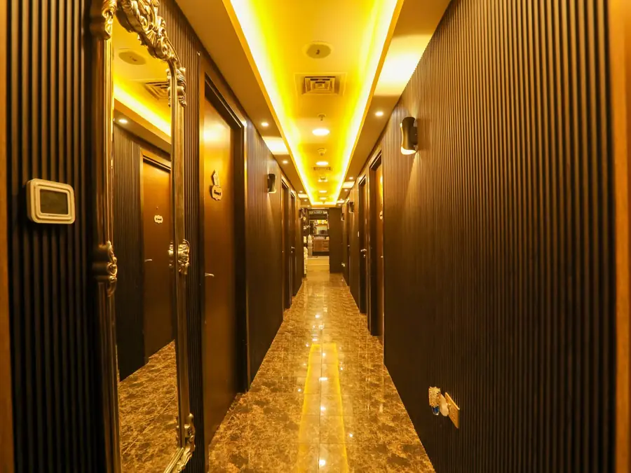 Hallway leading to the private couples suite at Impressive Spa